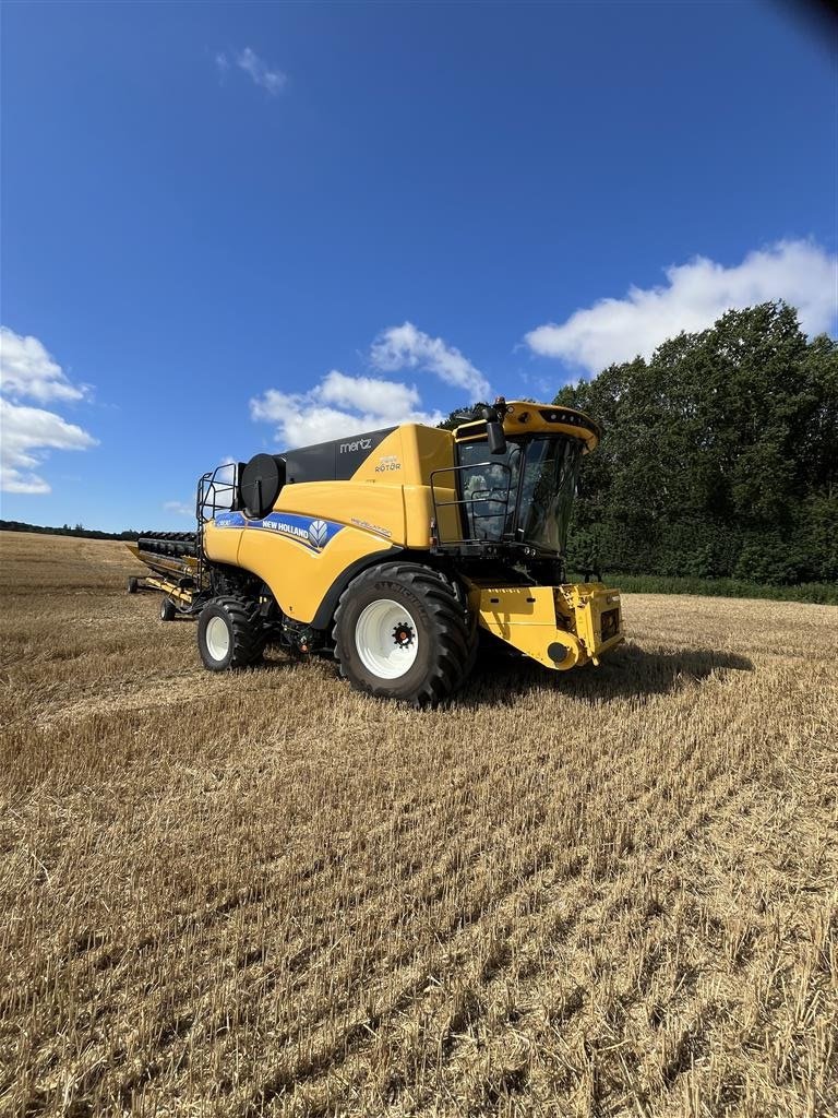 Mähdrescher of the type New Holland CR8.90 ST5, Gebrauchtmaschine in Maribo (Picture 1)