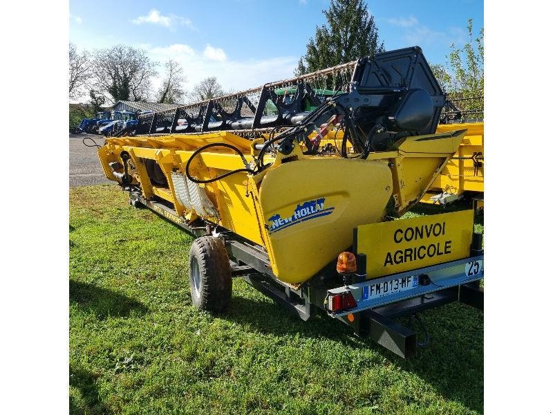 Mähdrescher van het type New Holland CR8.90, Gebrauchtmaschine in BRAY en Val (Foto 11)