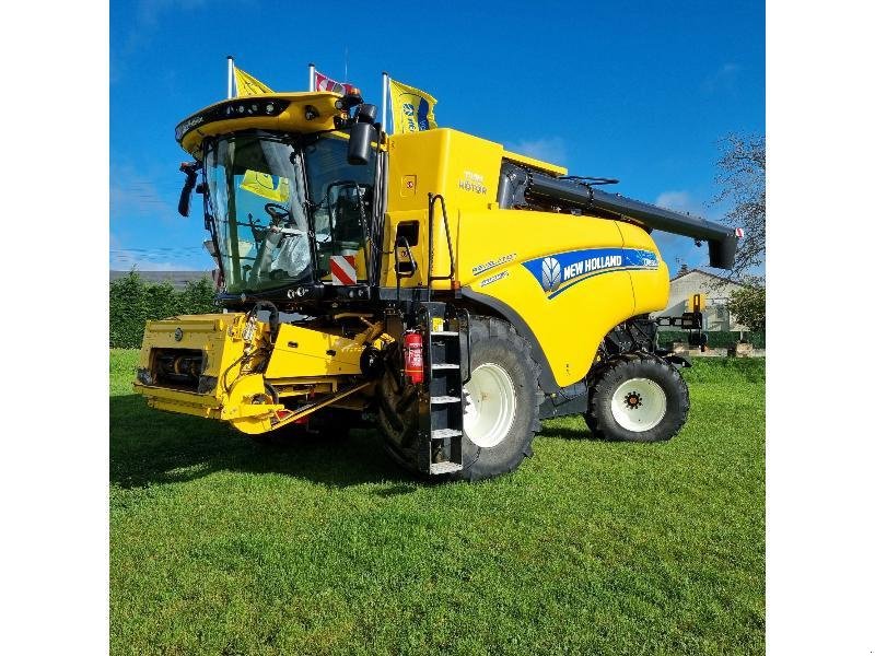 Mähdrescher tip New Holland CR8.90, Gebrauchtmaschine in BRAY en Val (Poză 4)