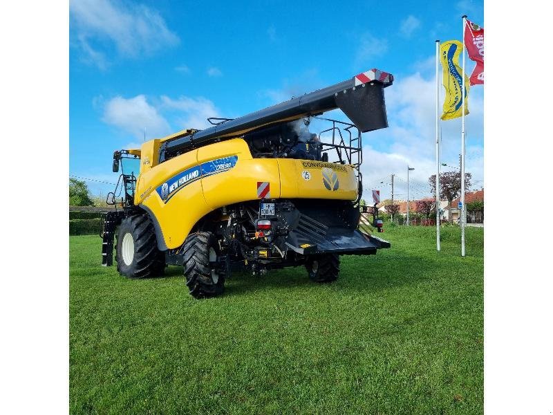 Mähdrescher del tipo New Holland CR8.90, Gebrauchtmaschine In BRAY en Val (Immagine 3)