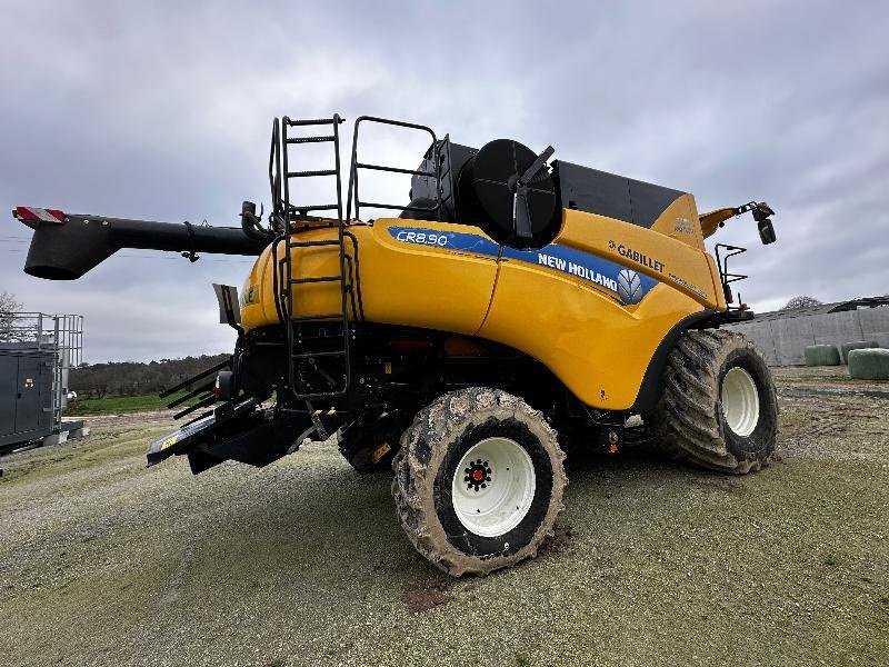 Mähdrescher du type New Holland CR890, Gebrauchtmaschine en PONTIVY (Photo 4)