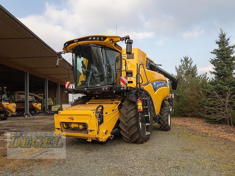 Mähdrescher van het type New Holland CR8.90, Vorführmaschine in Feilitzsch (Foto 1)