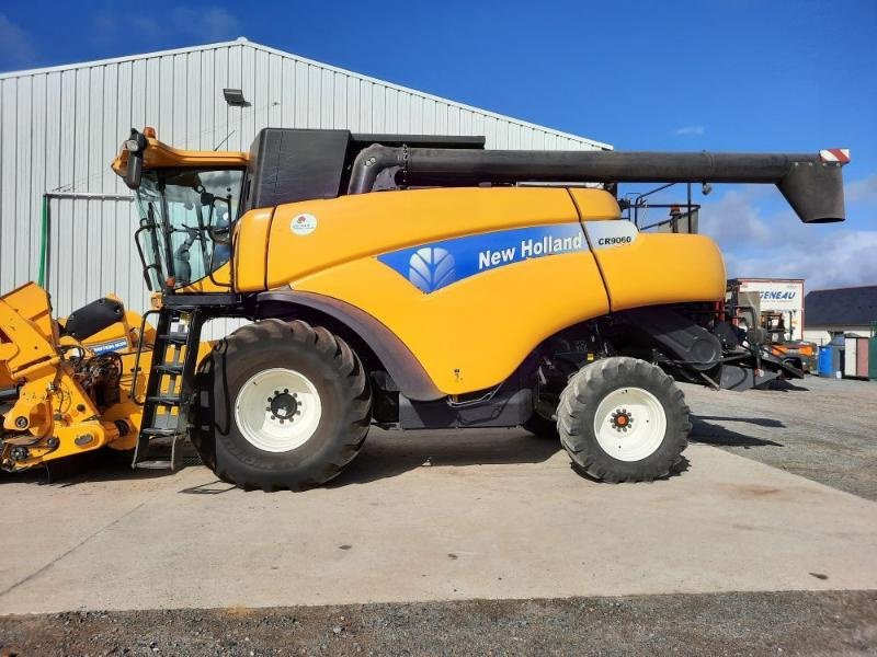 Mähdrescher of the type New Holland CR9060, Gebrauchtmaschine in ANTIGNY (Picture 2)