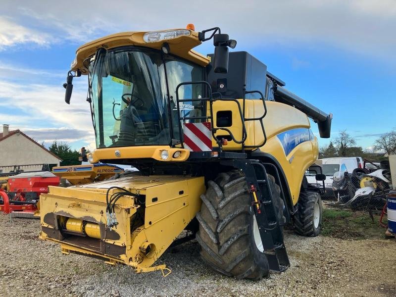 Mähdrescher del tipo New Holland CR9070, Gebrauchtmaschine In BRAY en Val (Immagine 1)