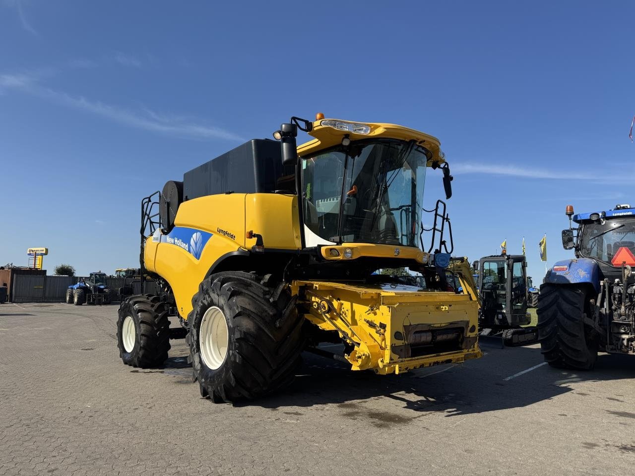 Mähdrescher of the type New Holland CR9080 SLH, Gebrauchtmaschine in Hadsten (Picture 2)