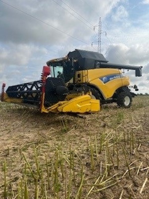 Mähdrescher tip New Holland CR9080, Gebrauchtmaschine in Glamsbjerg (Poză 3)