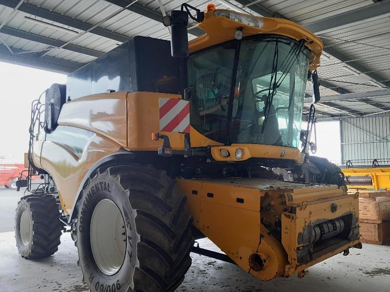 Mähdrescher of the type New Holland CR9080, Gebrauchtmaschine in ANTIGNY (Picture 1)