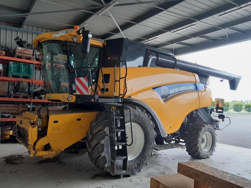 Mähdrescher of the type New Holland CR9080, Gebrauchtmaschine in ANTIGNY (Picture 2)