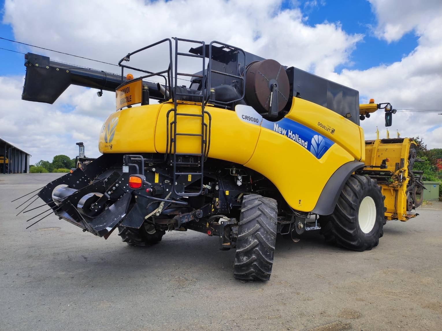 Mähdrescher of the type New Holland CR9080, Gebrauchtmaschine in Le Horps (Picture 4)