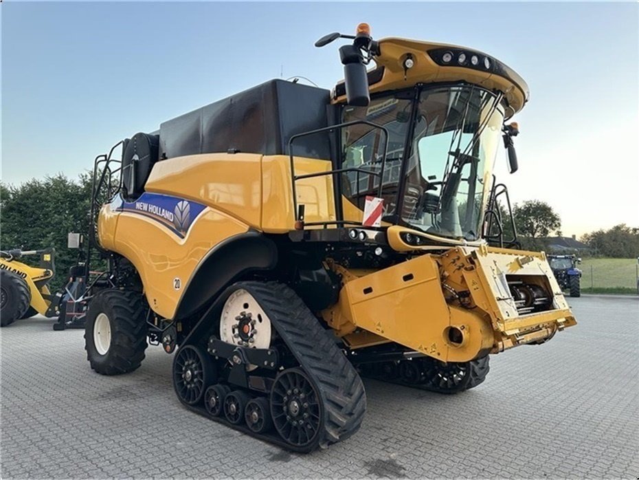 Mähdrescher of the type New Holland CR9.80 SLH + 30” VarioFeed HD, Gebrauchtmaschine in Gjerlev J. (Picture 4)