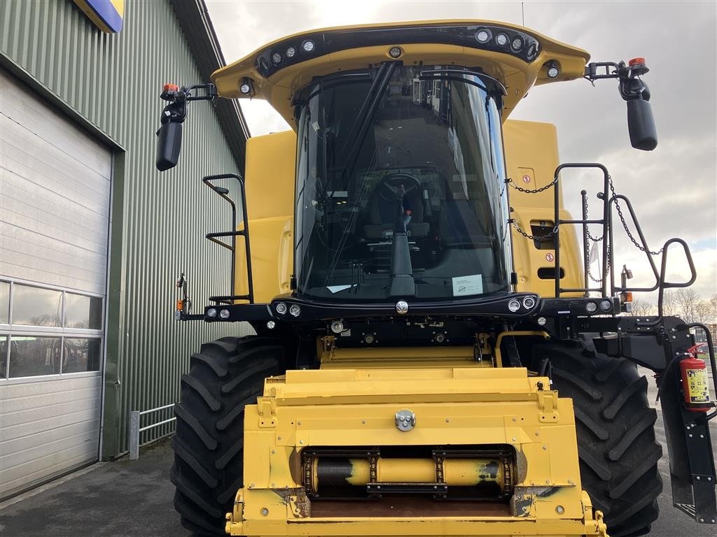 Mähdrescher of the type New Holland CR9.80, Gebrauchtmaschine in Middelfart (Picture 5)