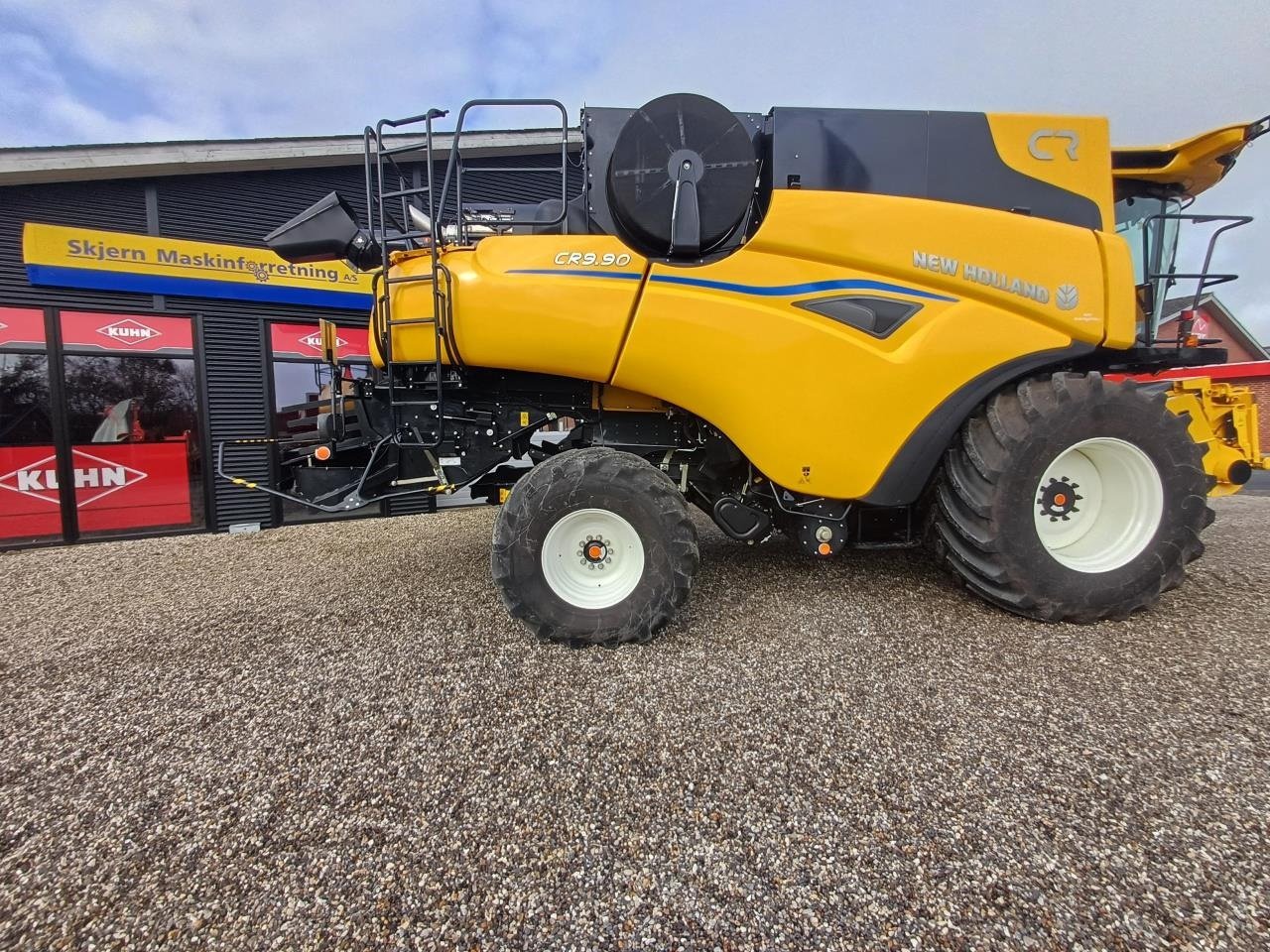 Mähdrescher van het type New Holland CR9.90 ST5, Gebrauchtmaschine in Skjern (Foto 4)