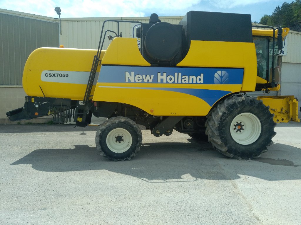 Mähdrescher tipa New Holland CSX 7050, Gebrauchtmaschine u Chauvoncourt (Slika 9)