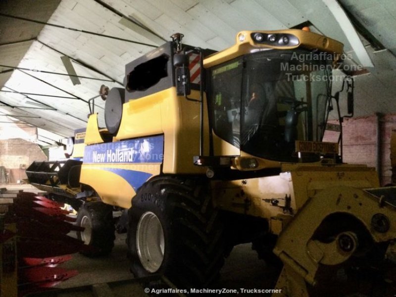 Mähdrescher van het type New Holland CSX 7050, Gebrauchtmaschine in HERGNIES (Foto 1)