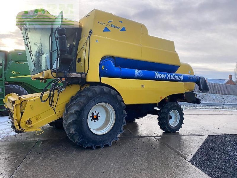 Mähdrescher van het type New Holland csx 7060, Gebrauchtmaschine in SHREWSBURRY (Foto 1)