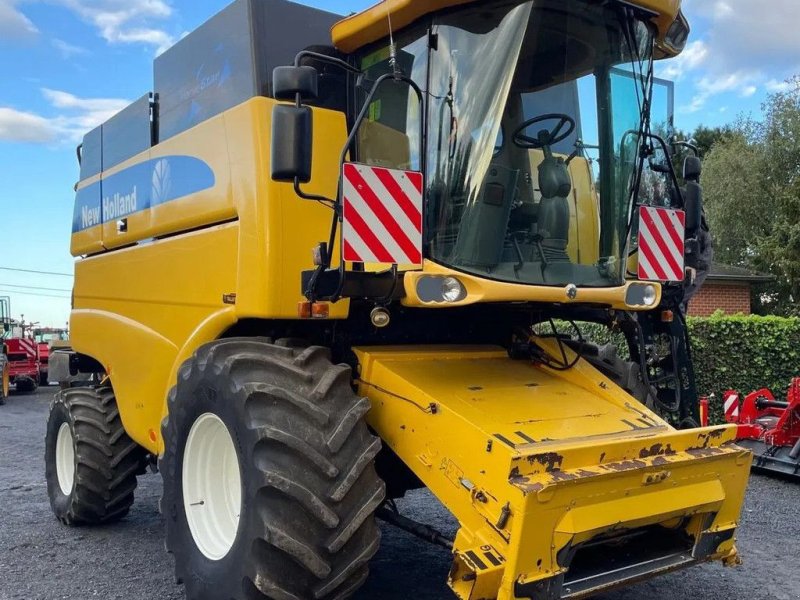 Mähdrescher of the type New Holland CSX7060, Gebrauchtmaschine in Wevelgem (Picture 1)