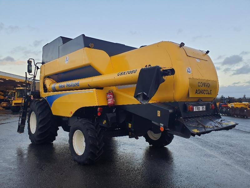 Mähdrescher del tipo New Holland CSX7080, Gebrauchtmaschine en ANTIGNY (Imagen 2)