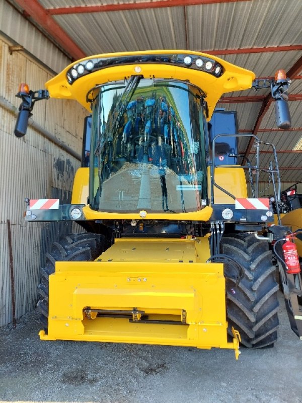 Mähdrescher van het type New Holland CX 5,80, Gebrauchtmaschine in VERT TOULON (Foto 5)