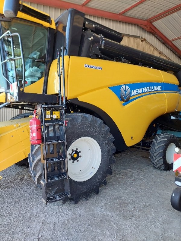 Mähdrescher van het type New Holland CX 5,80, Gebrauchtmaschine in VERT TOULON (Foto 2)