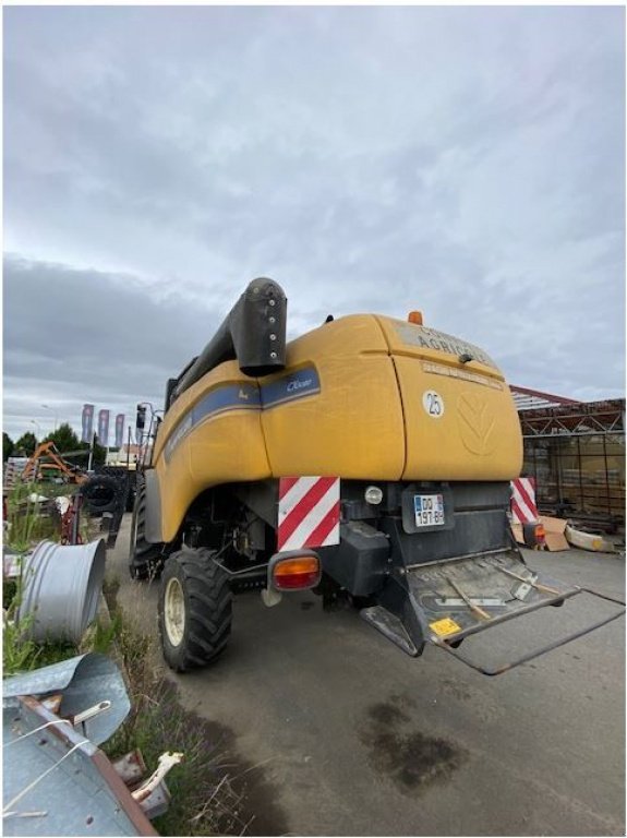 Mähdrescher van het type New Holland CX 5080, Gebrauchtmaschine in LOMBEZ (Foto 3)