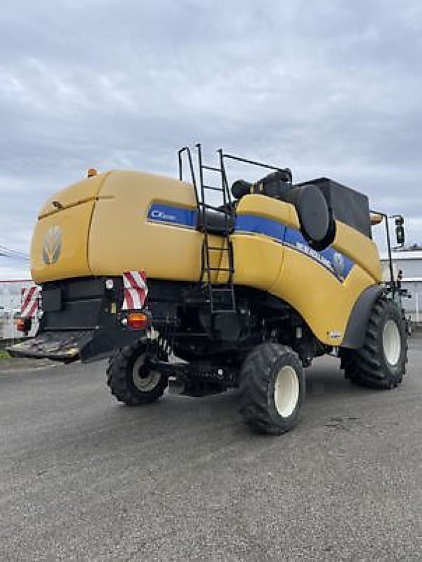 Mähdrescher del tipo New Holland CX 5090, Gebrauchtmaschine en MOISSAC (Imagen 3)