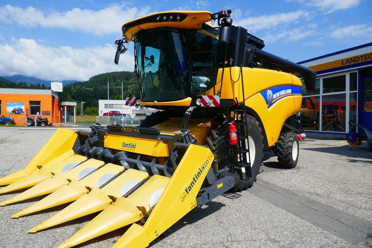 Mähdrescher des Typs New Holland CX 5.80 Allrad, Gebrauchtmaschine in Villach (Bild 2)