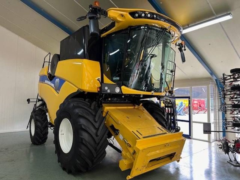 Mähdrescher des Typs New Holland CX 5.80 nieuw direct leverbaar speciale prijs, Neumaschine in Heijningen (Bild 5)