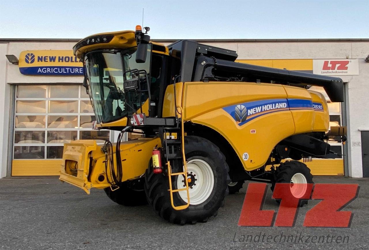 Mähdrescher del tipo New Holland CX 5.90 LATERALE Vorführer, Neumaschine In Ampfing (Immagine 1)