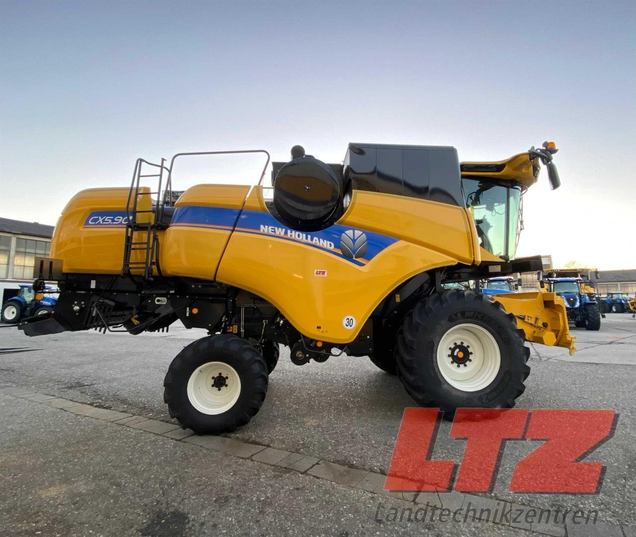 Mähdrescher от тип New Holland CX 5.90 LATERALE Vorführer, Neumaschine в Ampfing (Снимка 3)