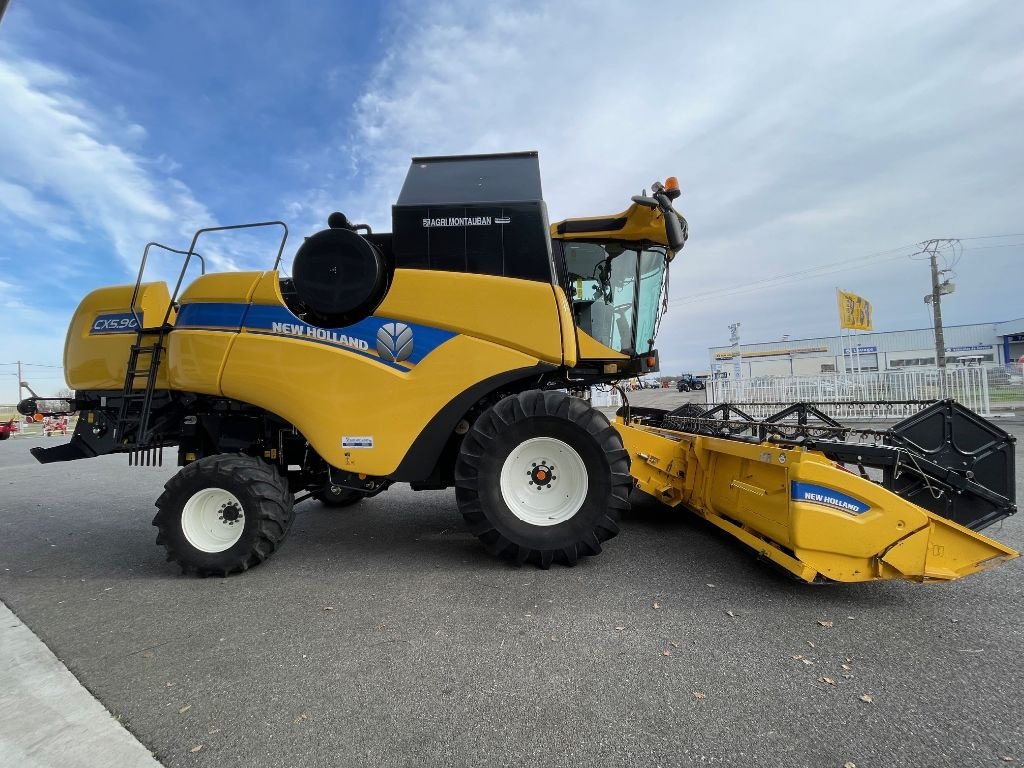 Mähdrescher van het type New Holland CX 5.90, Gebrauchtmaschine in Montauban (Foto 5)