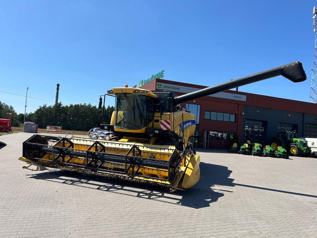 Mähdrescher van het type New Holland CX 6080, Gebrauchtmaschine in Mrągowo (Foto 1)