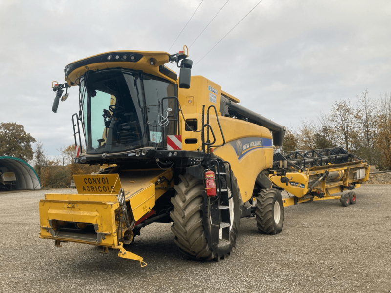 Mähdrescher van het type New Holland CX 7.80, Gebrauchtmaschine in TREMEUR (Foto 1)