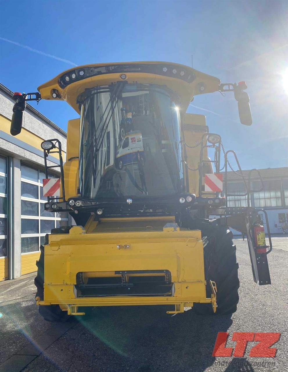 Mähdrescher of the type New Holland CX 7.90 ST5 ZED EVEREST ALLRAD, Neumaschine in Ampfing (Picture 2)