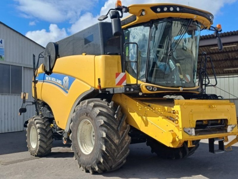 Mähdrescher van het type New Holland CX 7.90, Gebrauchtmaschine in VERT TOULON (Foto 1)