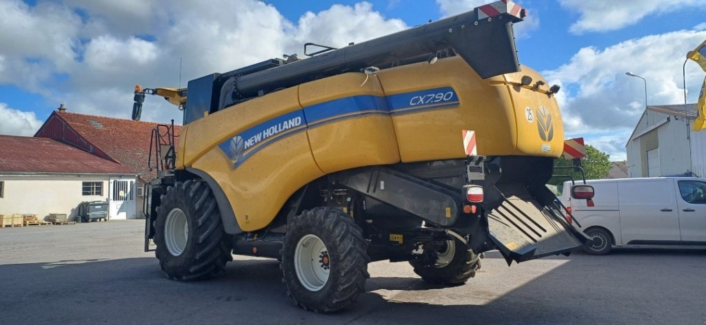 Mähdrescher du type New Holland CX 7.90, Gebrauchtmaschine en VERT TOULON (Photo 5)