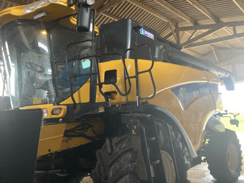 Mähdrescher tip New Holland CX 8070 SL HD, Gebrauchtmaschine in TREMEUR