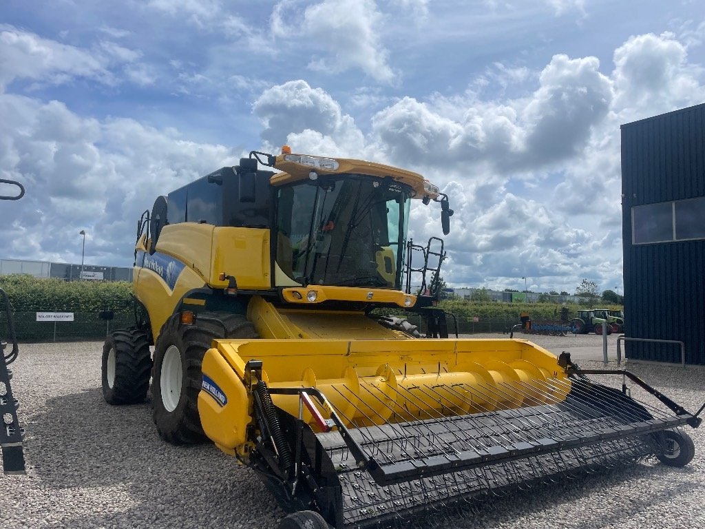 Mähdrescher van het type New Holland CX 8080, Gebrauchtmaschine in Ribe (Foto 5)