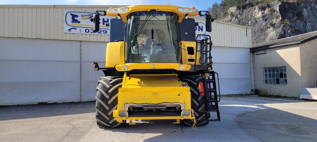 Mähdrescher типа New Holland CX 8090, Gebrauchtmaschine в Lalœuf (Фотография 3)