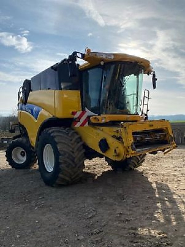 Mähdrescher van het type New Holland CX 8090, Gebrauchtmaschine in Muespach (Foto 2)