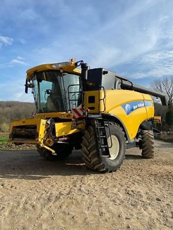 Mähdrescher van het type New Holland CX 8090, Gebrauchtmaschine in Muespach (Foto 1)