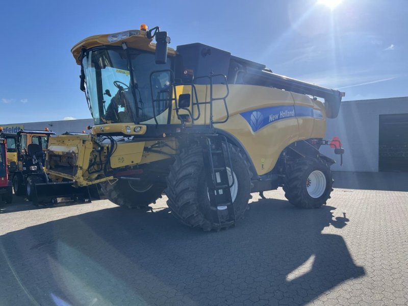 Mähdrescher of the type New Holland CX 840 FSH, Gebrauchtmaschine in Hadsten (Picture 1)