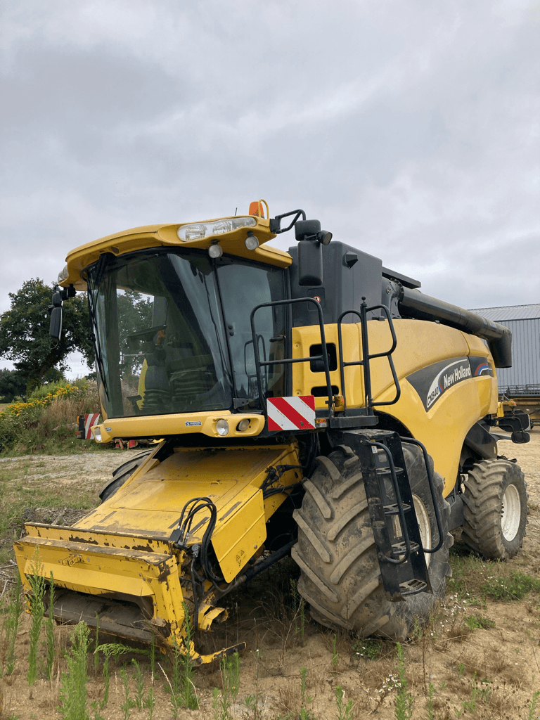 Mähdrescher van het type New Holland CX 840 SL HD, Gebrauchtmaschine in TREMEUR (Foto 1)