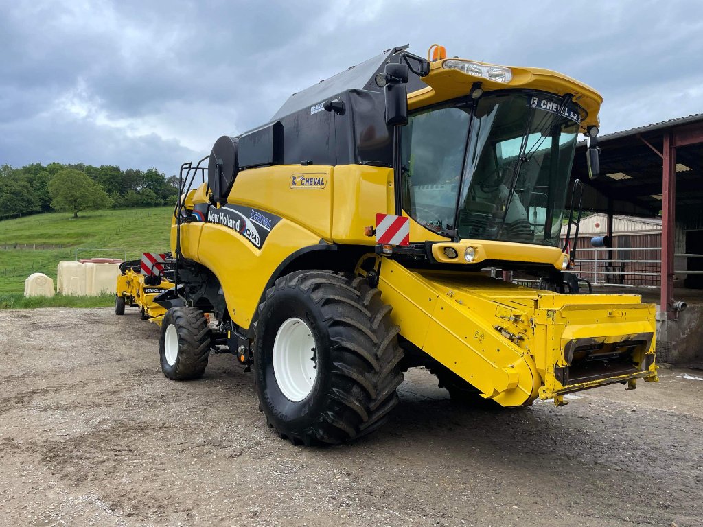 Mähdrescher typu New Holland CX 840 STANDARD, Gebrauchtmaschine w Eton (Zdjęcie 1)