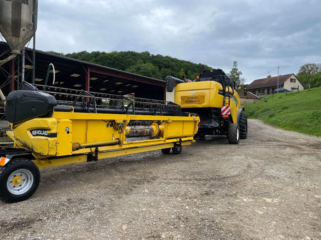 Mähdrescher typu New Holland CX 840 STANDARD, Gebrauchtmaschine w Eton (Zdjęcie 4)