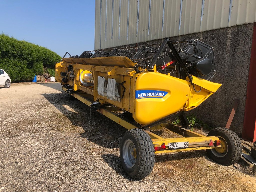 Mähdrescher van het type New Holland Cx 860, Gebrauchtmaschine in Chauvoncourt (Foto 2)