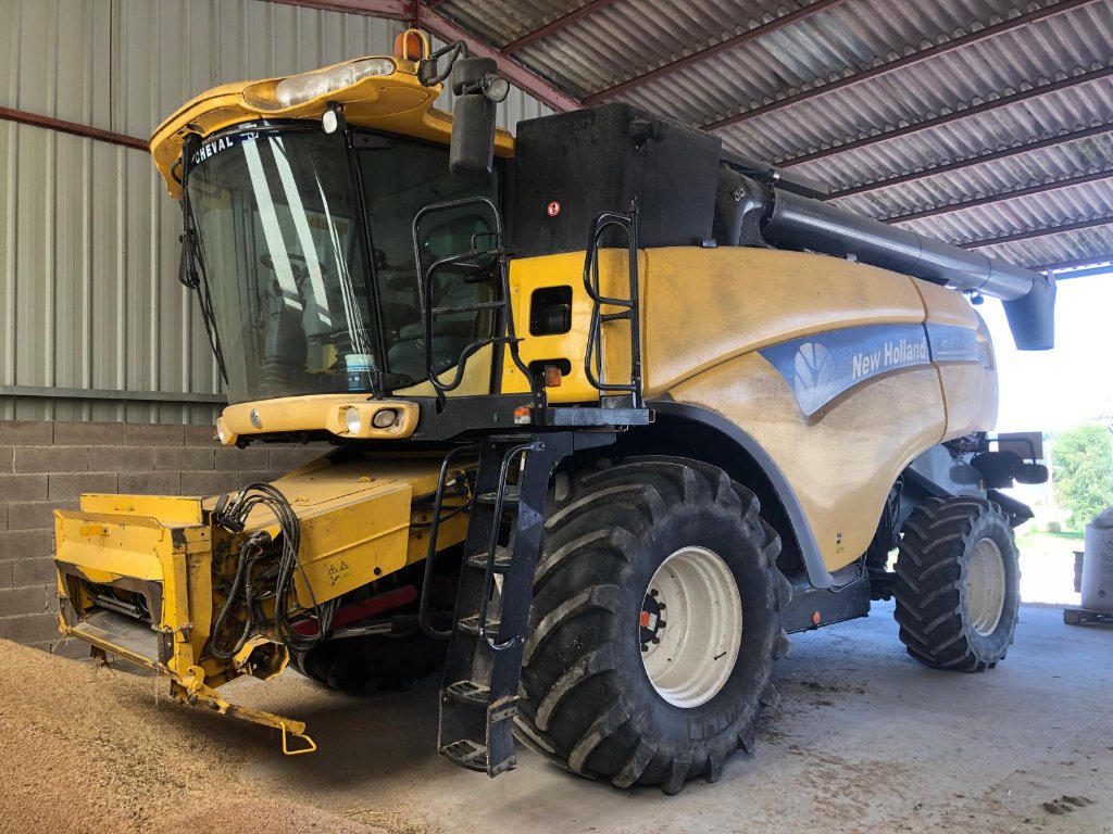 Mähdrescher van het type New Holland Cx 860, Gebrauchtmaschine in Chauvoncourt (Foto 1)