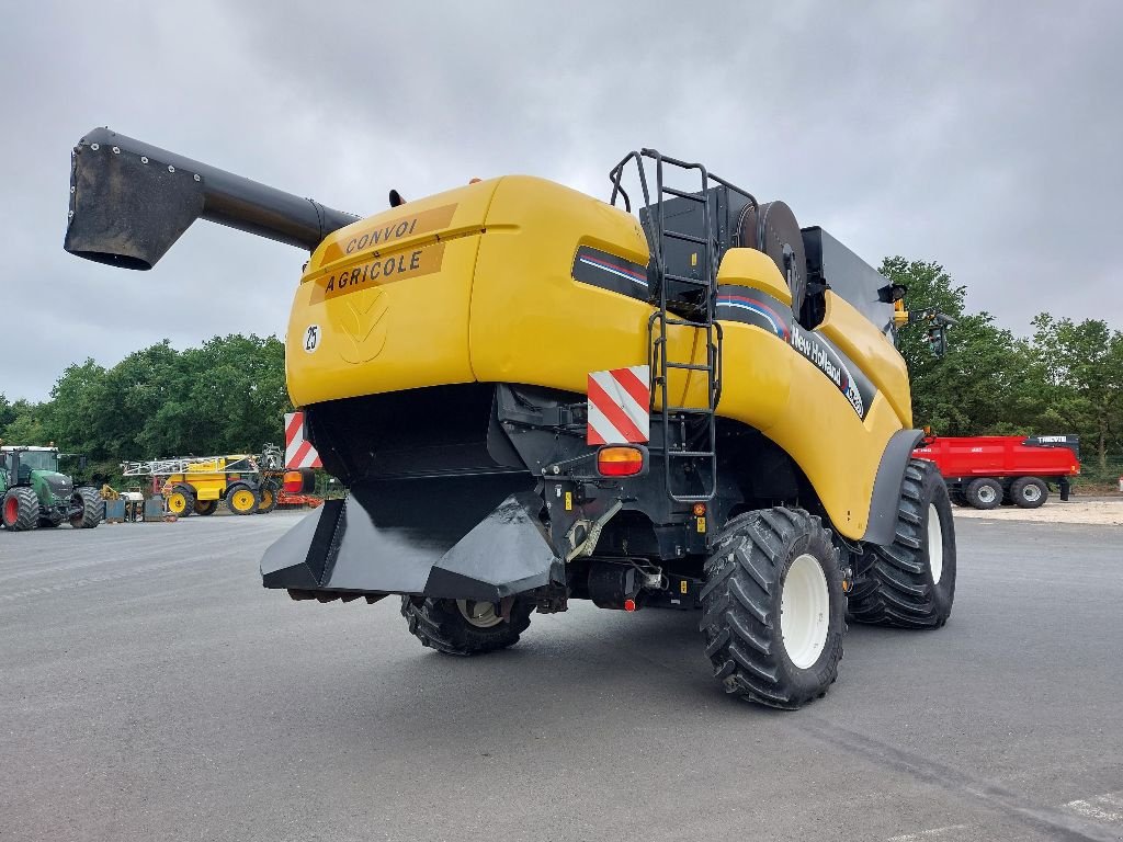 Mähdrescher of the type New Holland CX 860, Gebrauchtmaschine in CHATEAUBRIANT CEDEX (Picture 3)