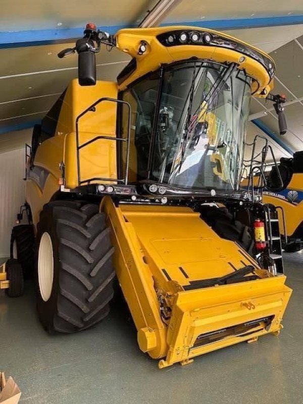 Mähdrescher des Typs New Holland CX 8.70 demo uit voorraad leverbaar scherpe prijs, Gebrauchtmaschine in Heijningen (Bild 4)