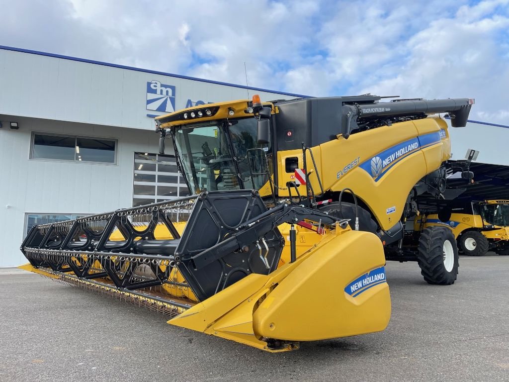 Mähdrescher of the type New Holland CX 8.70 EVEREST, Gebrauchtmaschine in Montauban (Picture 1)