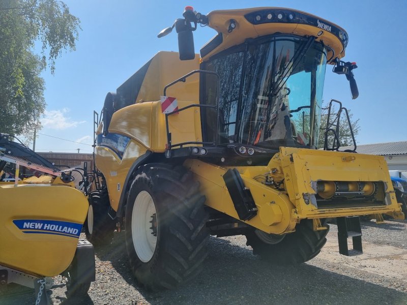 Mähdrescher du type New Holland CX 8.70, Gebrauchtmaschine en Stankov (Photo 1)